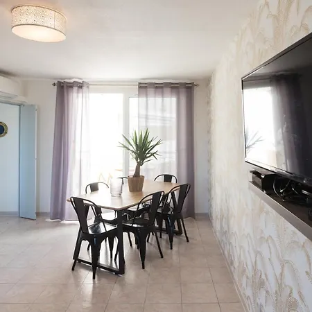 Apartment 55m2, Tres Proche Plage, Hippodrome, Tous Commerces *