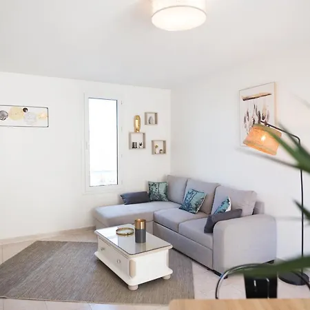 Apartment 55m2, Tres Proche Plage, Hippodrome, Tous Commerces *